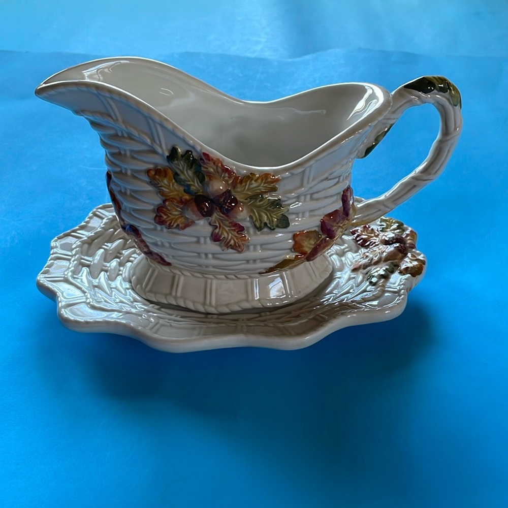 NWOT Ganz Gravy Boat and Plate